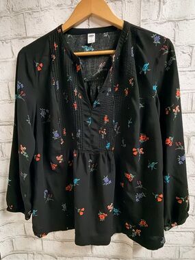 Old Navy Black Floral Pintuck Peasant Top